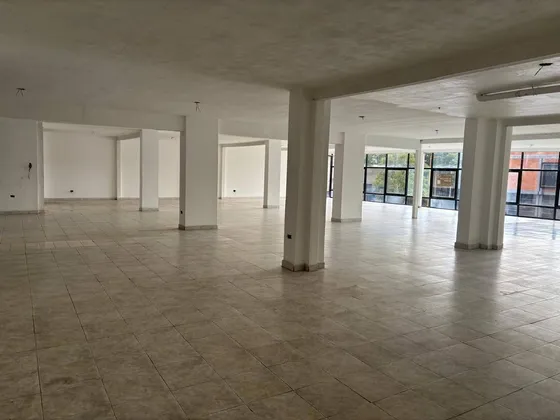 Local Comercial En Alquiler Avenida Bolívar, Cerca De La Avenida Cedeño Valencia, Perfecto Para Negocios Que Requiera Fácil Acceso. Para Oficinas, Agencias U Otro Tipo De Comercio. Dapo