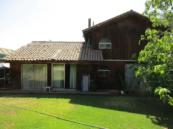 Casa De 2 Pisos Con Gran Terreno. Helsby #40412