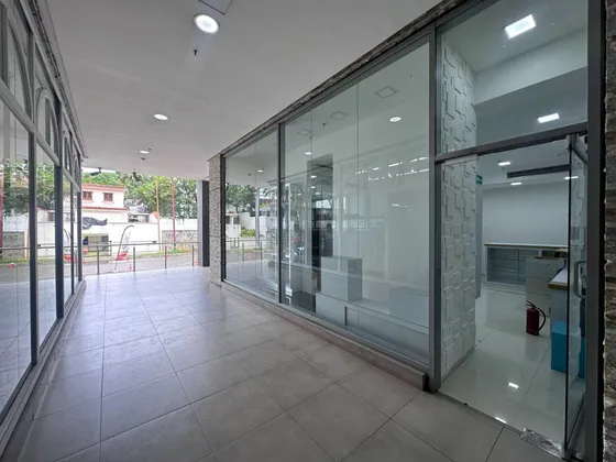 Se Ofrece En Alquiler Local Comercial Ubicado En La Planta Baja Del Cc Concepto La Viña.