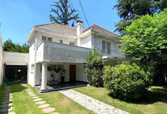 Casa En Venta De 5 Dorm. En Las Condes
