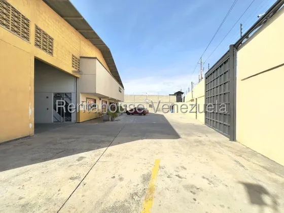 Jean Pavon Tiene Excelente Galpón En Venta En La Zona Industrial I Oeste De Barquisimeto Lara 2 4 1 0 9
