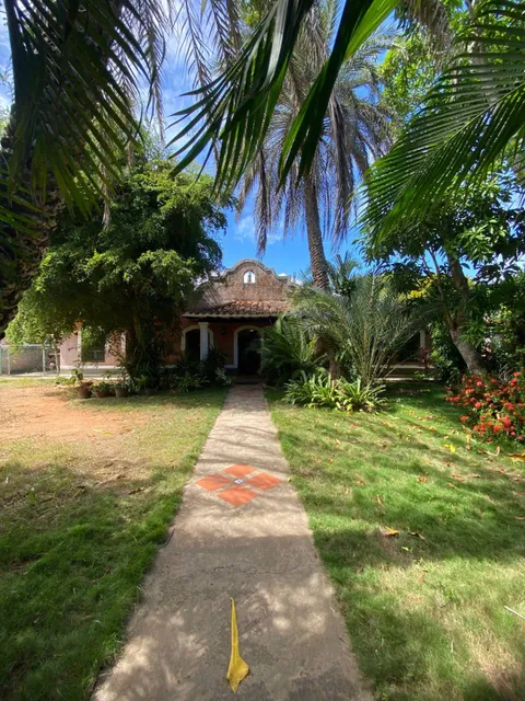  Casa De Un Solo Nivel Con Estilo Colonial En Agua De Vaca