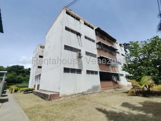 María Valera Ofece En Venta Amplio E Iluminado Apartamento Conservado En Cabudare, Cómodas Habitaciones, Área De Lavandería, Excelente Ubicación, 