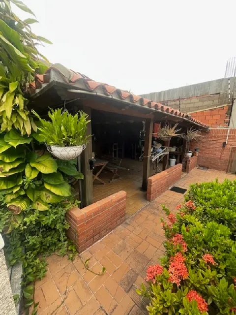 Casa Quinta Con Piscina Y Caney A Pie De Calle En Lecheria