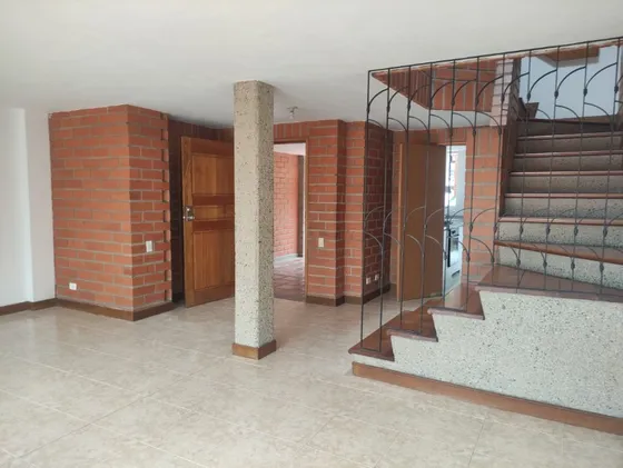 Casa En Arriendo Ubicada En Envigado Sector Las Brujas (10405).