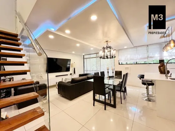 Un Clásico Dúplex Remodelado En El Corazón De Providencia