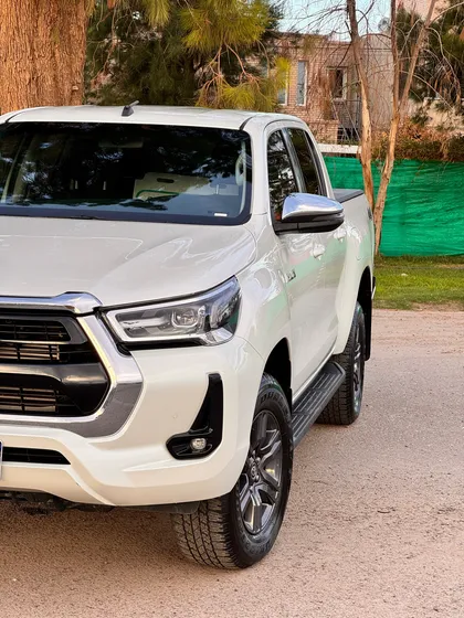 Toyota Hilux Pick-up 2.8 Cd Srv 204cv 4x4