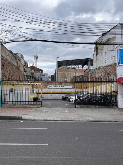 Bogota, Lago Gaitan, Lote-parqueadero En Venta
