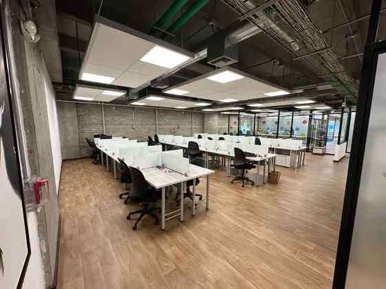 Alquiler Arriendo Oficina Callcenter Bpo 48 Puestos Medellin