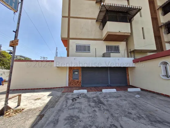 Asg Local Comercial Con Apartamento La Romana 25-16241