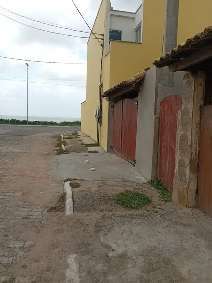 2 Quartos, 1 Suíte, Sala,cozinha, Banheiro, Varanda, Etc...