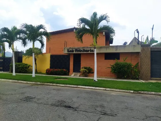 Ana María Arteaga  Alquila Town House En Mañongo.res Las Trinitarias