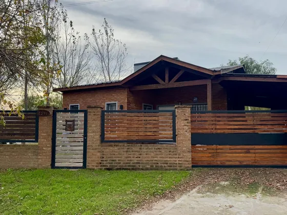 Venta Casa 3 Dormitorios Con Pileta, Las Tardes, Las Acequias, Roldan