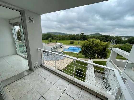 Venta Departamento De Tres Dormitorios Con Balcón En Jardines De La Estanzuela 