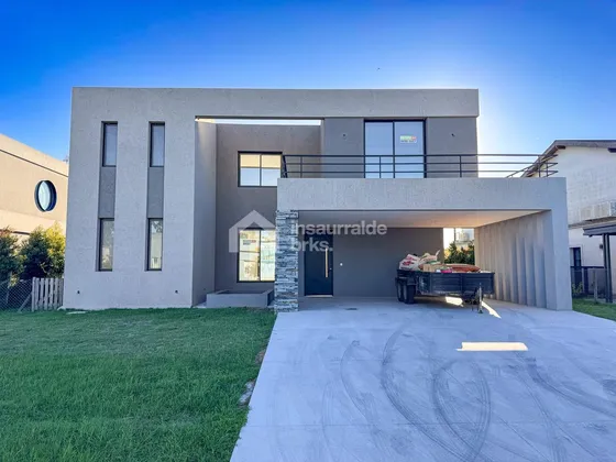 Casa En Venta En San Matías - Escobar, Zona Norte! Casa De 2 Plantas Moderna, Lote Al Agua Y Piscina!