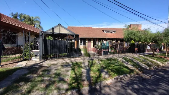 Castelar Sur. Venta Depto 2 Ambientes, Amplio, A Metros De La Estacion. Oportunidad