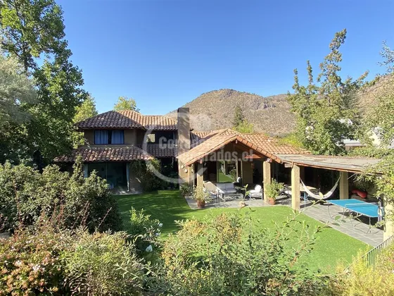 Casa En Venta De 6 Dorm. En Lo Barnechea