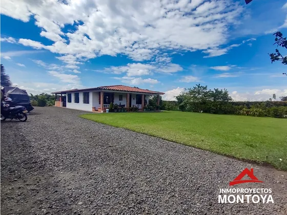 Casa A 3 Min Del Crucero De Combia, Pereira