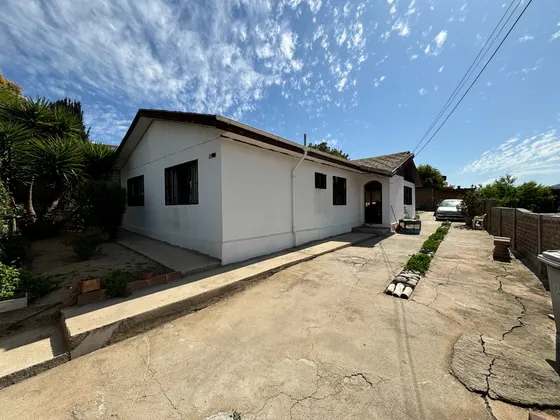 Gran Oportunidad En Quilpué. Casa Sólida Con Gran Terreno