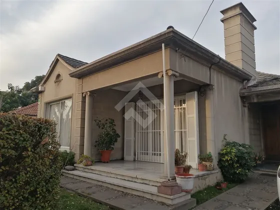 Casa En Venta De 4 Dorm. En Ñuñoa