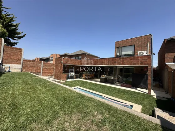 Remodelada / Piscina / Iluminada 