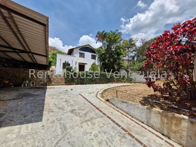 Casa Tipo Chalet En Venta Moderna El Castaño Maracay Con Jardin Segura Kg:25-6628