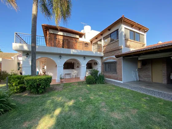 Casa En Venta De 4 Dormitorios Con Pileta En Rosario - La Florida