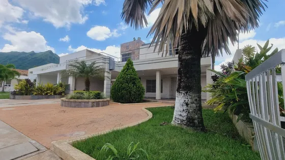Aq En Venta Hermosa Casa En La Urb. Las Morocha, San Diego.