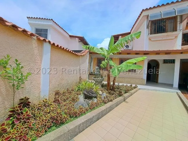Tg Fabulosa Casa En Venta En Colinas De Santa Mónica, Impecable. En Una De Las Mejores Calles Cerradas. 25-9504 Ys