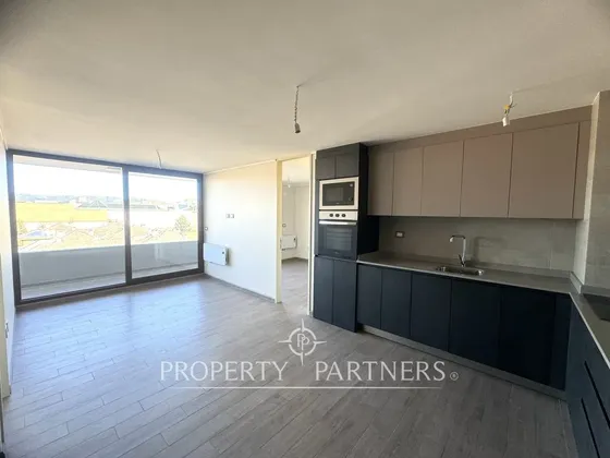 Arriendo Amplio Y Luminoso Departamento Semi Nuevo...
