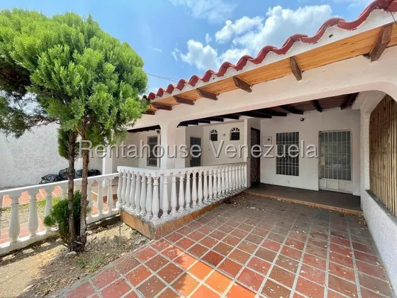 Dennymar, Vende Hermosa Casa En Exclusiva Zona De Cabudare Posee 4 Habitaciones 4 Baños En Impecables Condiciones Con Todos Los Servicios Basicos B5a18823                                              