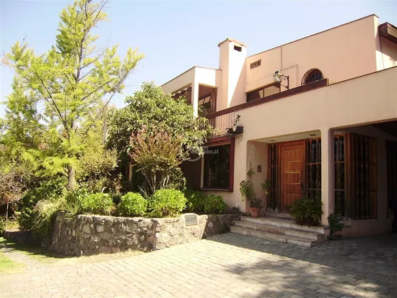 Casa En Venta De 5 Dorm. En Vitacura. Lo Curro. Gran Vista.