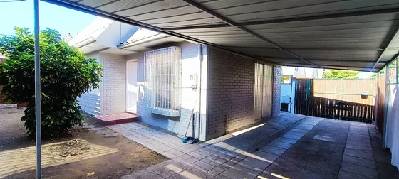 Casa De Cuatro Dormitorios A Pasos Del Portal Belloto