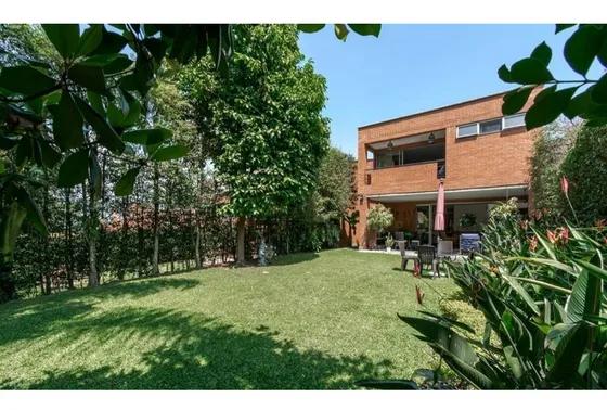 Casa En Venta En Envigado Loma Benedictinos