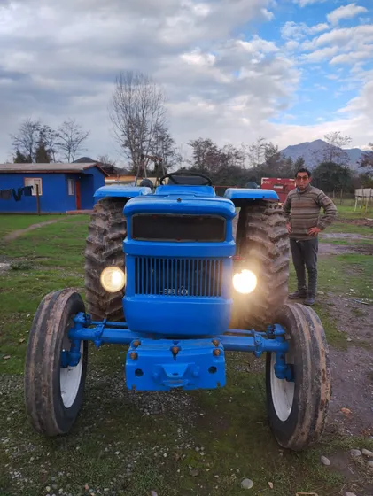 Tractor Universal 530, 3 Cilindros. Año 1986