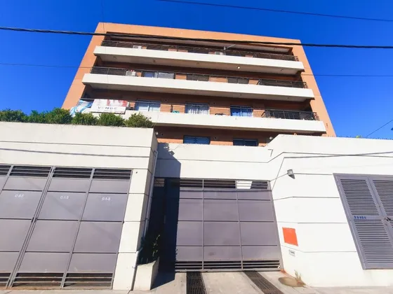 Departamento 2 Ambientes Con Cochera, Pileta, Sum, Solarium Y Laundry En Lanús