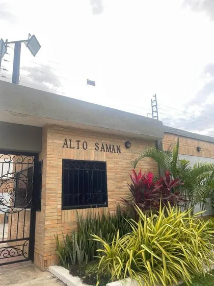 En Venta Townhouse Res. Alto Samán, Callejón Mañongo