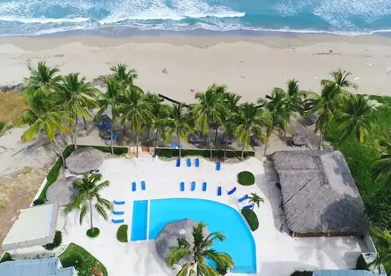 Apartamento De 2 Habitaciones De Venta A Orillas De Playa Cabarete! [ Video Tour Disponible ]