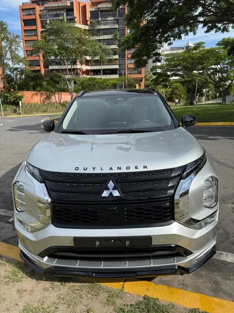 Mitsubishi Outlander Black Edition