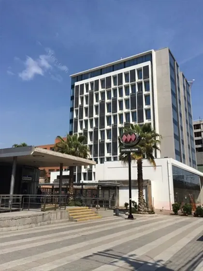 Oficina Pasos Metro | Recepción + Privado + Estacionamiento