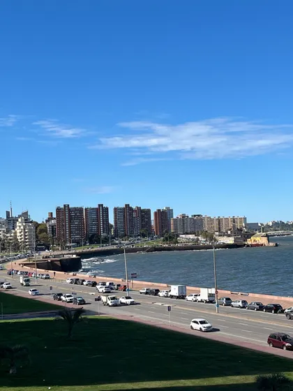 Alquiler Apartamento 2 Dorm Al Mar Ciudad Vieja