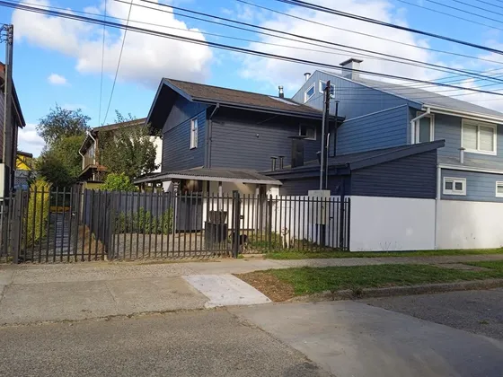 Casa En Venta De 4 Dorm. &#43; Cabañas En Valdivia