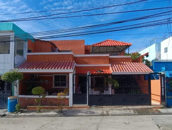 Casa En Residencial Cerrado En La Av. Jacobo Majluta, A 2 Minutos De Colina Centro