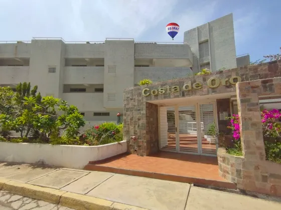 Apartamento En Playa El Angel, En Residencia Costa De Oro, Con Zona Familiar, Zona Residencial Y Con Piscina
