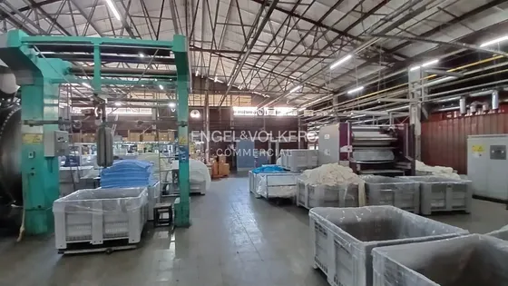 Arriendo Bodega Más Oficinas 600 Kva 5.000 M2 Macul