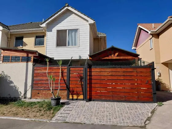 Arriendo Amplia Y Hermosa Casa En Condominio 3d/2b