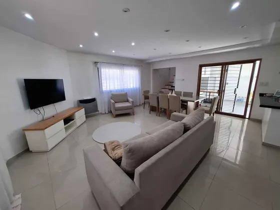Casa En Venta En Tolosa (8 Esquina 521 Bis) 3 Dormitorios.