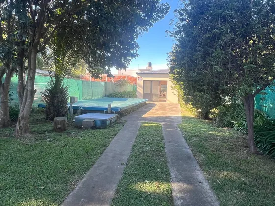 Venta De Casa En  Bartolomé Bavio, 1 Dormitorio - Pileta- Quincho - Jardín