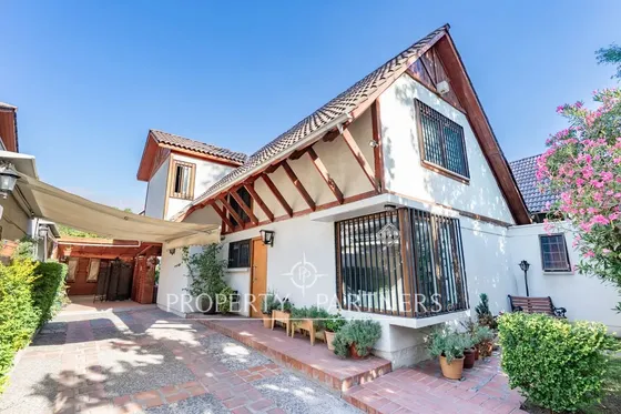 Venta De Preciosa Y Remodelada Casa En El Corazón ...