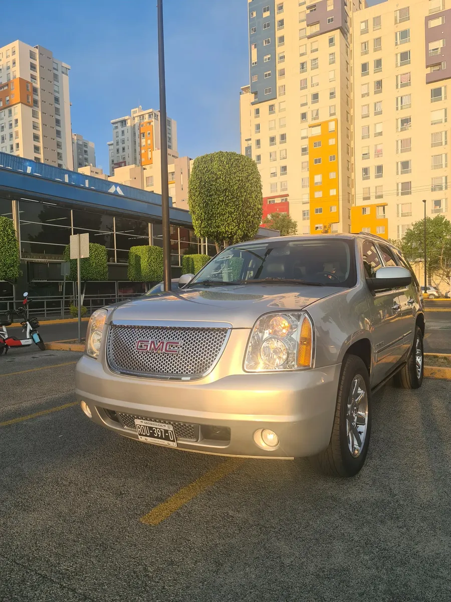 GMC Yukon 6.2 V8 Denali 403 Hp Awd At